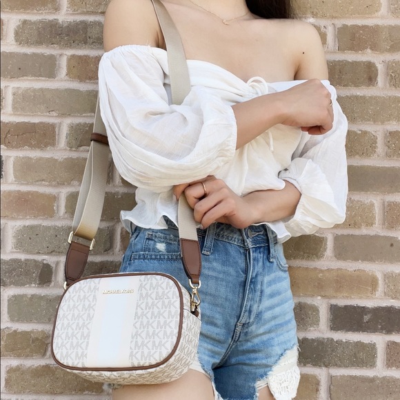 Gaby’sBags💕NWT Michael Kors oval Crossbody - Picture 3 of 7